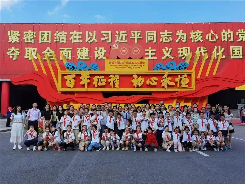 逃出昏暗的房子